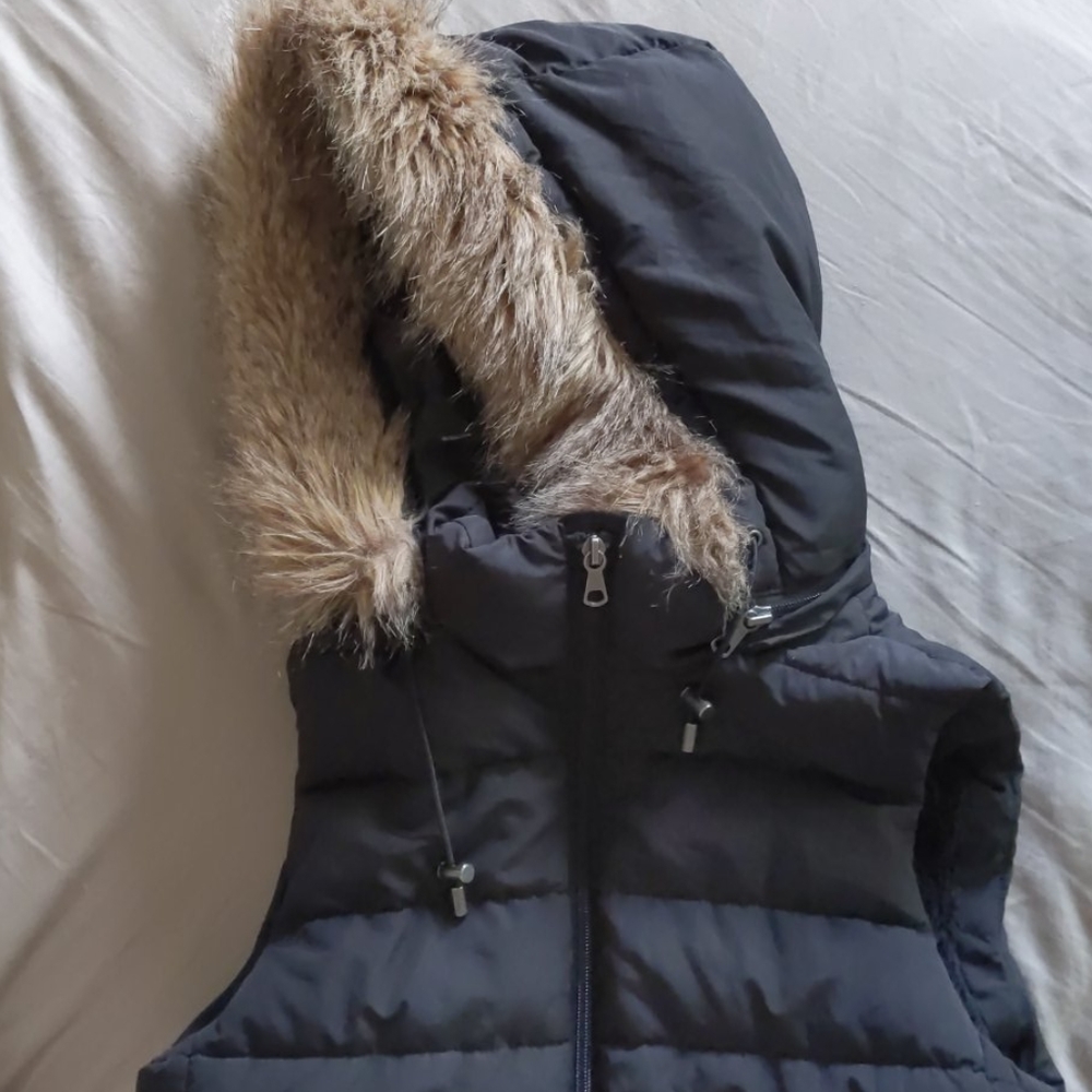 Banana republic black puffer vest removable hood